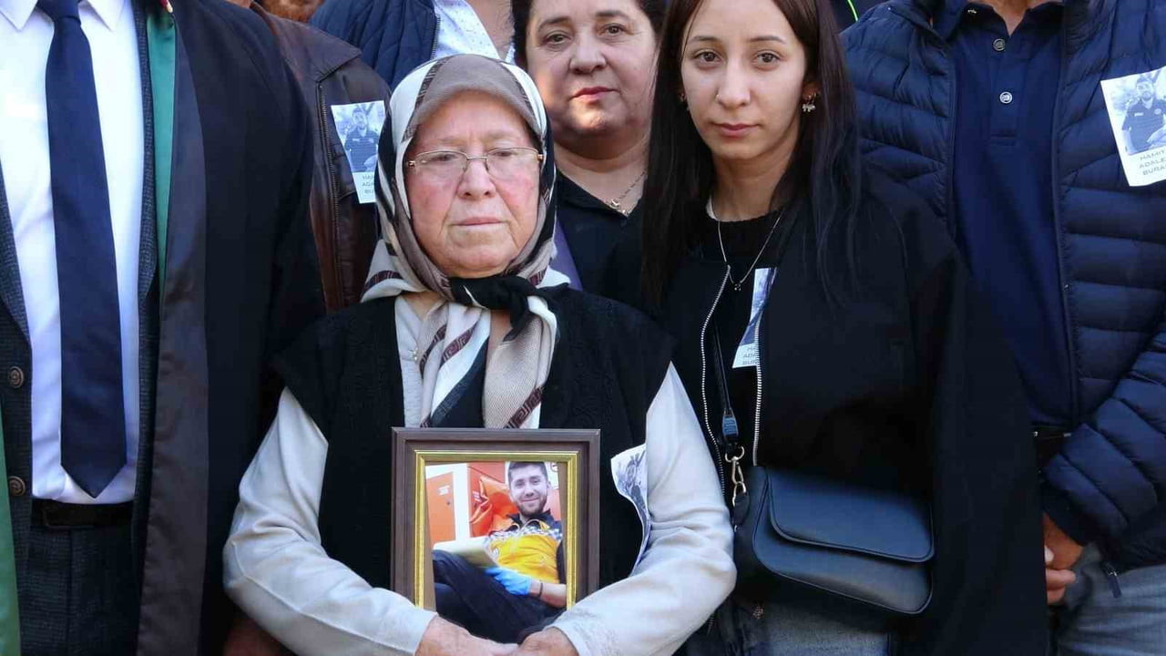 ŞÜKRİYE TAVŞAN,  DURUŞMAYA OĞLUNUN PORTRESİYLE GELDİ (ARŞİV)