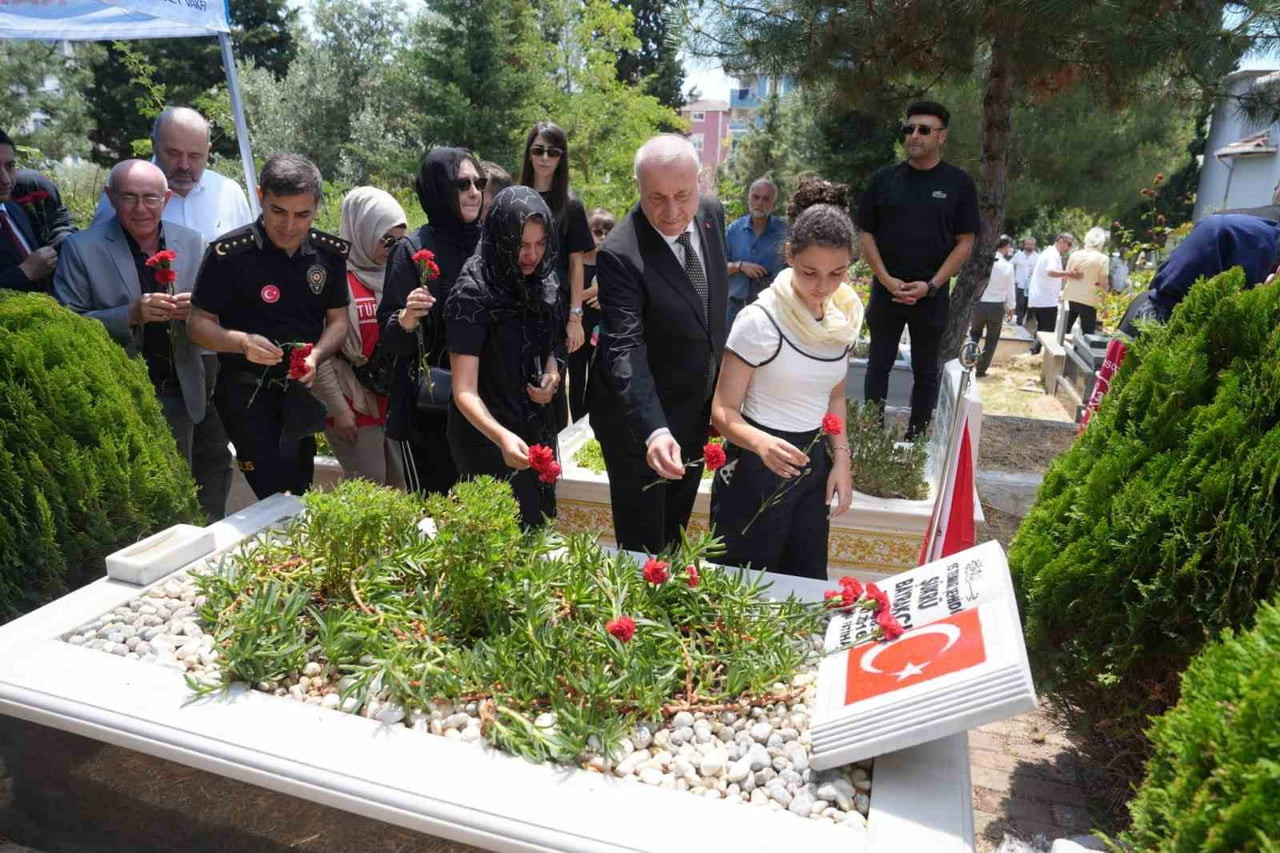 ŞÜKRÜ BAYRAKÇI, ŞEHADETİNİN 10. YILINDA MEZARI BAŞINDA DUALARLA YAD EDİLDİ.