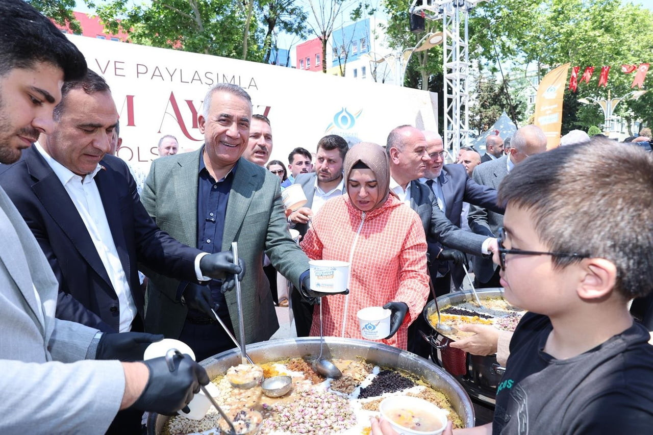 SULTANGAZİ BELEDİYESİ, MUHARREM AYININ BEREKETİNİ İLÇE SAKİNLERİYLE BİRLİKTE PAYLAŞTI. 15  TEMMUZ...