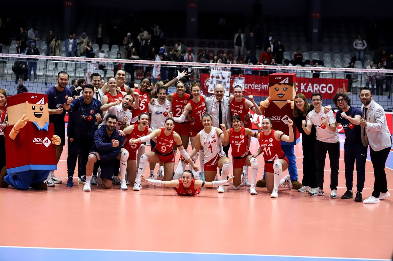 SULTANLAR LİGİ EKİPLERİNDEN ARAS KARGO, PLAY-OFF 5-8 ETABI’NDA SAHASINDA NİLÜFER BELEDİYESPOR’U...
