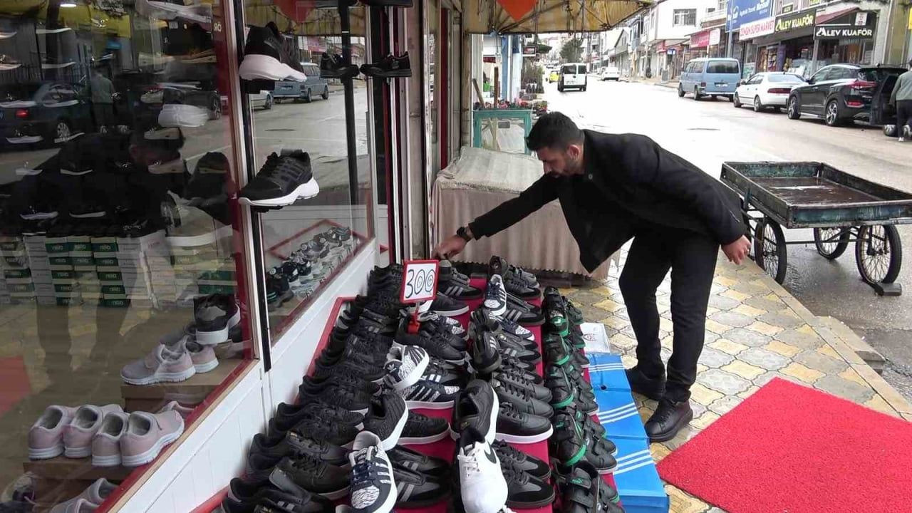 Suluova'da Esnafın Hayırseverliği: 1000 Çift Ayakkabı Dağıtıldı