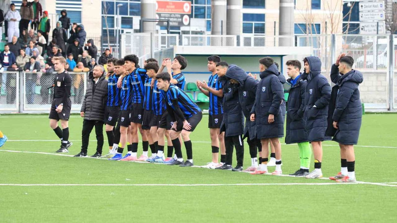 Sungur Futbol Kulübü U18 Takımı Şampiyonluk Sevinci Yaşadı