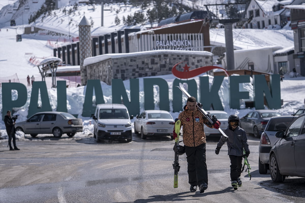 Suni karlama sistemleri sayesinde yağış olmasa dahi sezonun ilkbahara kadar uzadığı Palandöken...