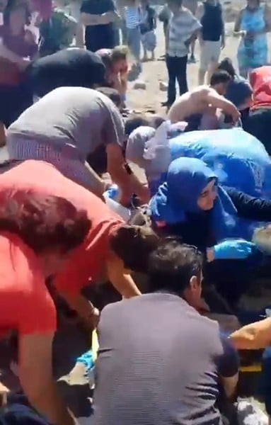 SUNİ TENEFFÜS VE KALP MASAJIYLA HAYATA DÖNDÜRÜLEN BABA VE 2 ÇOCUĞUNUN DURUMUNUN AĞIR OLDUĞU...