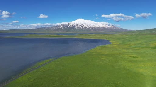 Süphan Dağı’nın eteklerindeki saklı cennet: Cil Gölü
