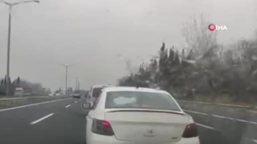 Şüpheli araçtan 5 kaçak göçmen çıkartıldı: 1 tutuklama