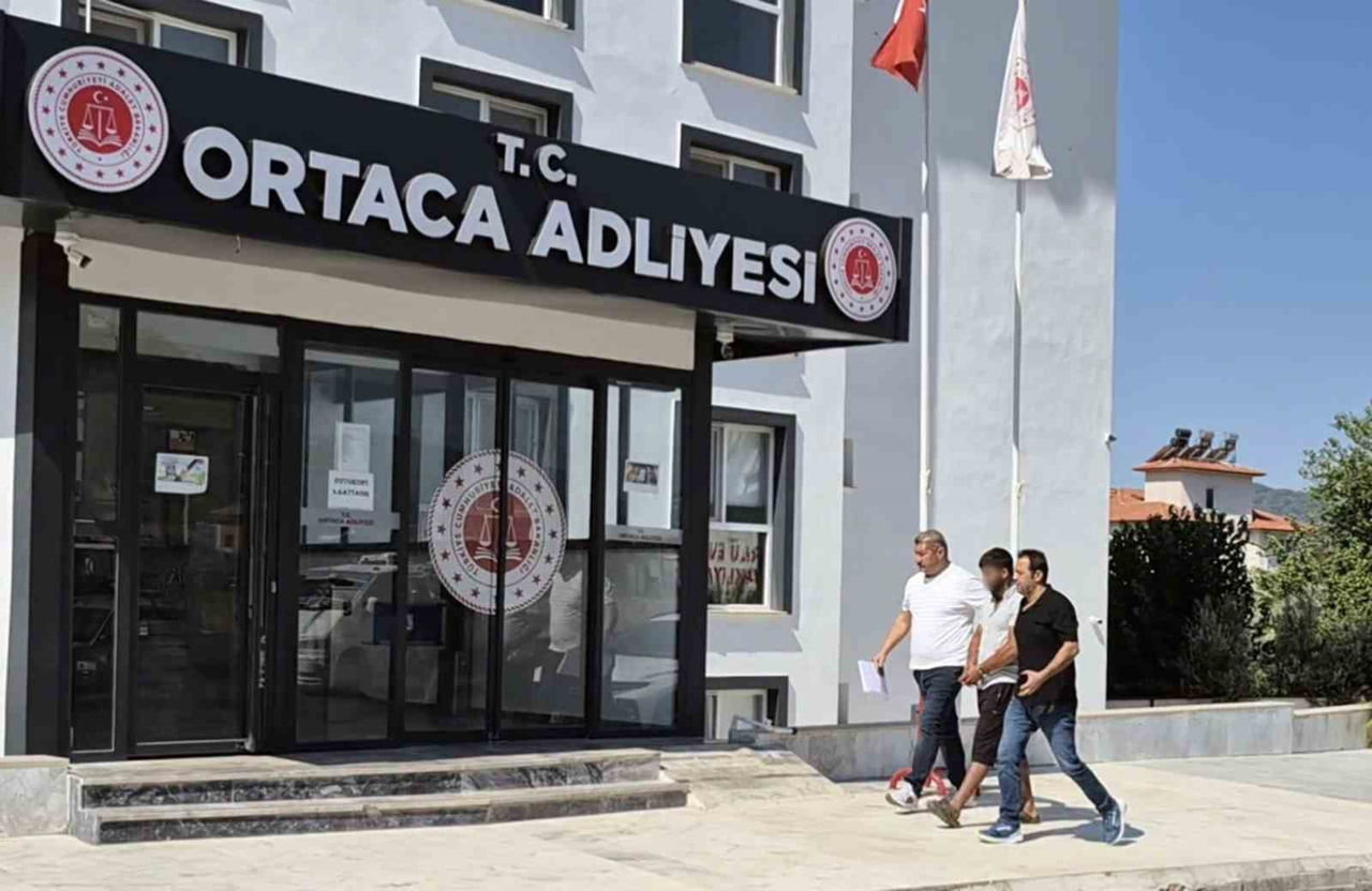 ŞÜPHELİ, ÇIKARTILDIĞI MAHKEMECE ADLİ KONTROL ŞARTI İLE SERBEST BIRAKILDI.