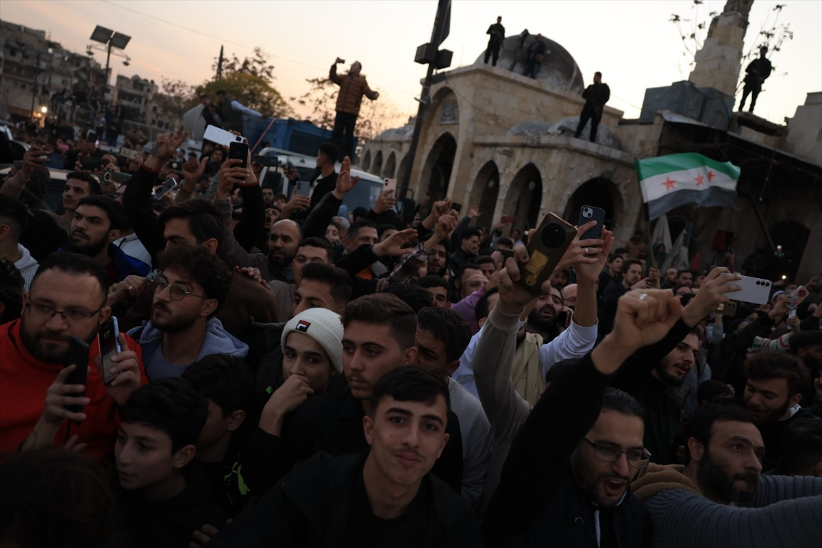 Suriye Cumhurbaşkanı Ahmed Şara, Halep'in Esed rejimi güçlerinden kurtarılmasının yıl dönümü...