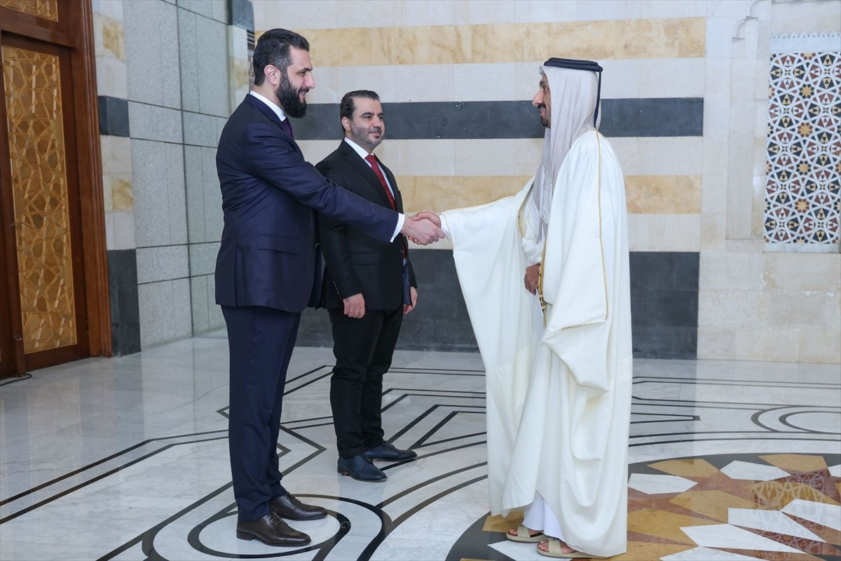 Suriye Cumhurbaşkanı Ahmed Şara (solda), Katar, Birleşik Arap Emirlikleri (BAE) ve Lübnan...