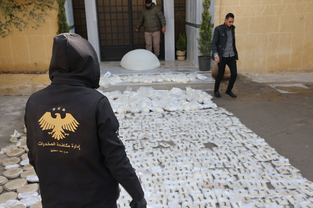 Suriye İçişleri Bakanlığına bağlı Uyuşturucuyla Mücadele İdaresi ekiplerinin, Şam kırsalında yer...