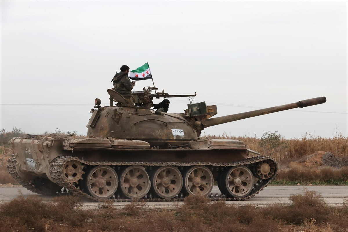 Suriye ordusu, Fırat Nehri’nin doğusundaki Rakka kent merkezinin sıfır noktasına ulaşacak şekilde...