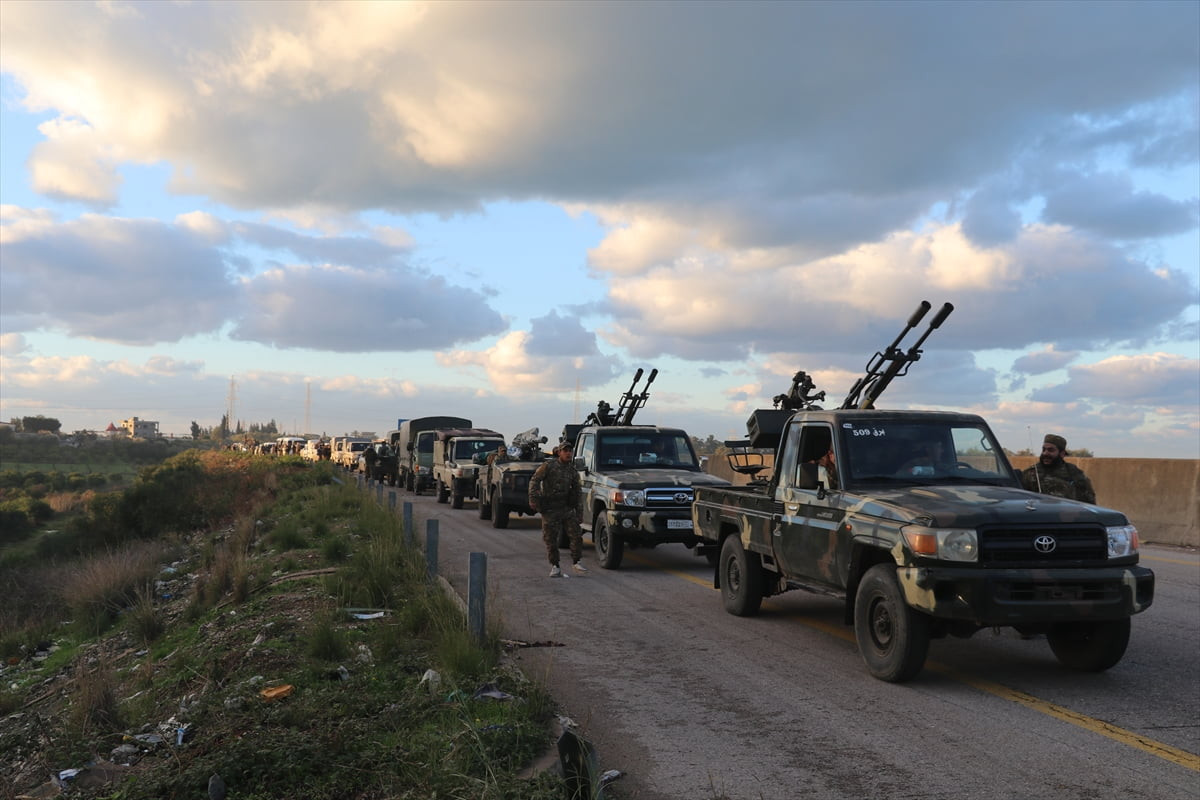Suriye ordusu, Halep vilayetinin terör örgütü YPG/SDG'nin işgalindeki Deyr Hafir bölgesine askeri...