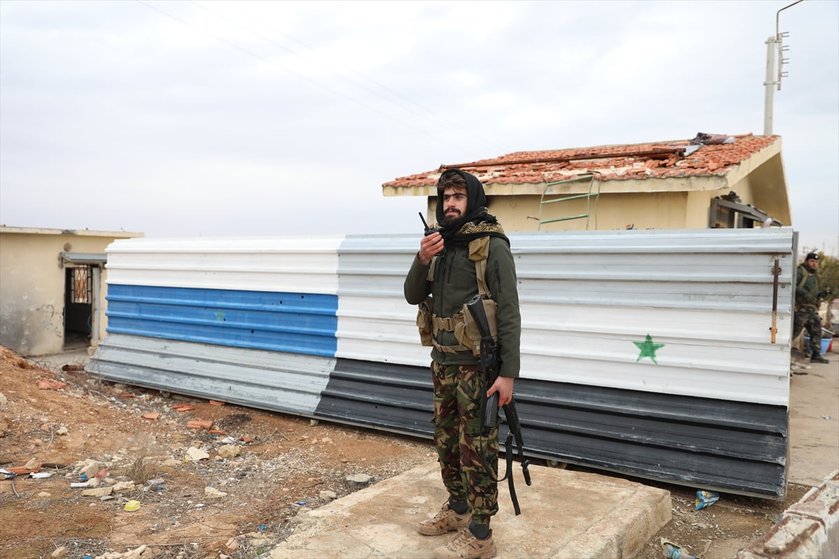 Suriye ordusunun Fırat Nehri’nin batısında başlattığı askeri operasyonun ardından terör örgütü...