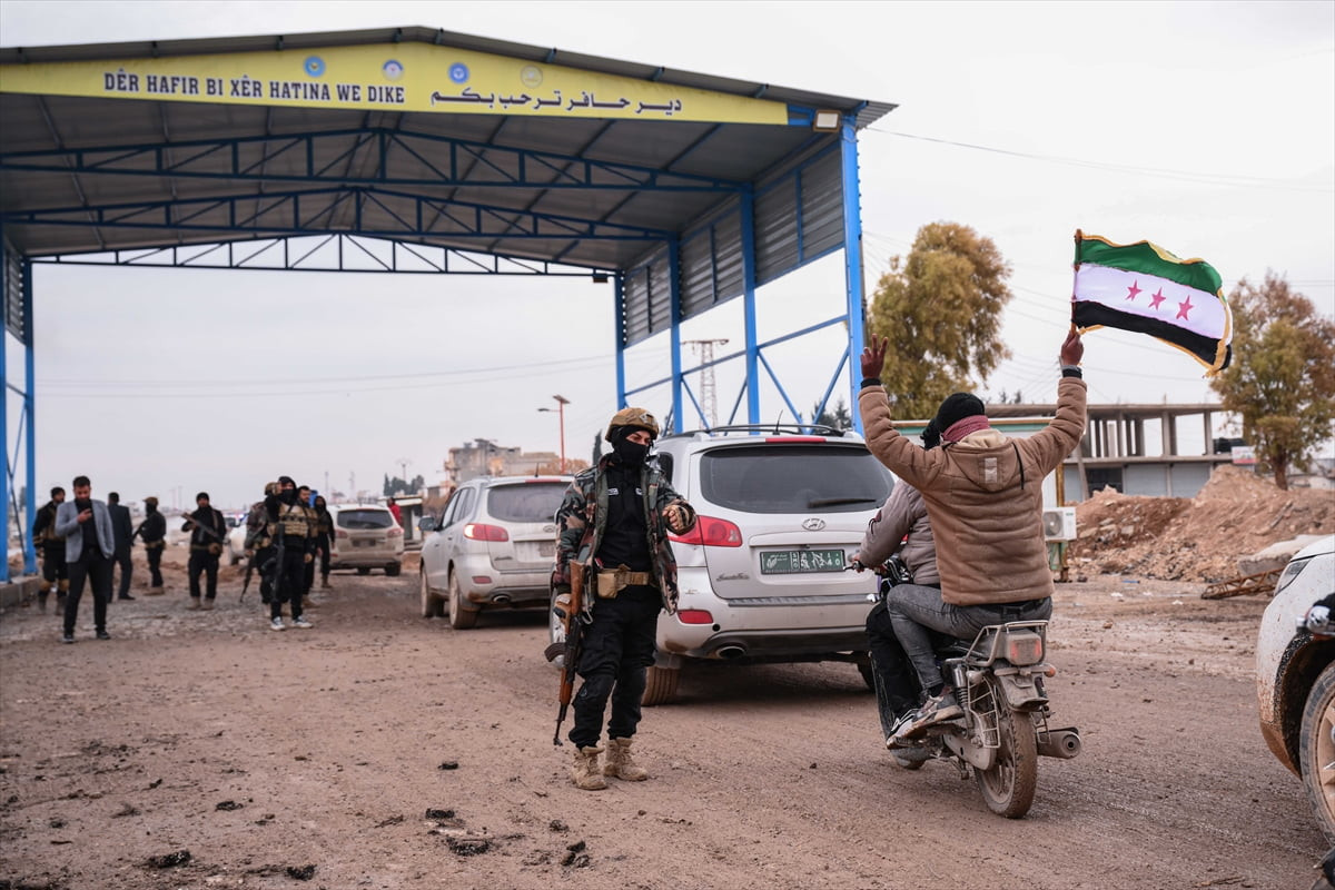 Suriye ordusunun, Fırat Nehri’nin batısındaki terör örgütü YPG/SDG unsurlarını bölgeden çıkarmak...