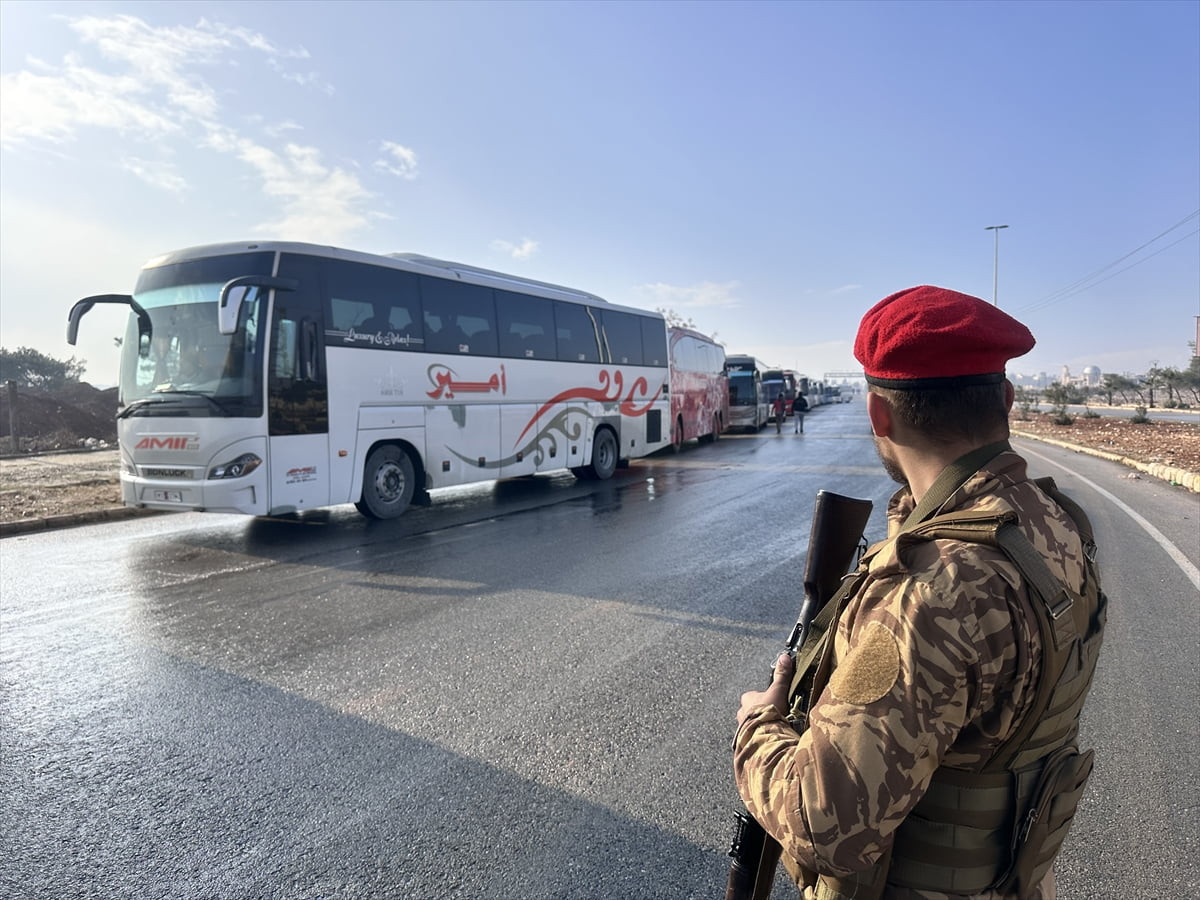 Suriye ordusunun Halep kent merkezindeki operasyonları sonrasında Şeyh Maksut mahallesine sıkışan...