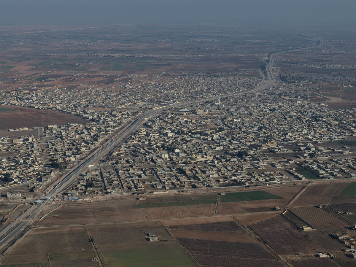  Suriye ordusunun olası operasyonu öncesi terör örgütü YPG/SDG'nin işgalinde yer alan ve Fırat...