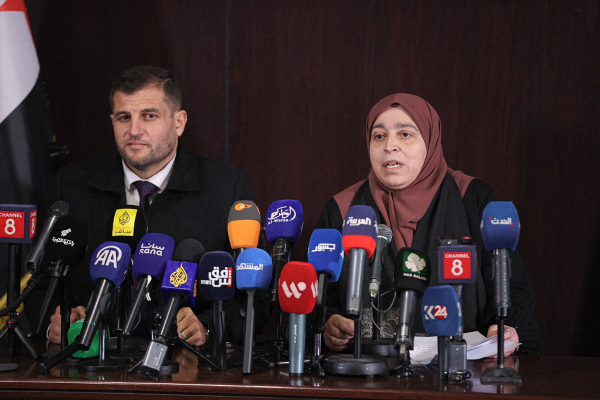 Suriye'de devrik rejim döneminde tutuklanan veya zorla kaybedilen kadın ve erkeklerin...