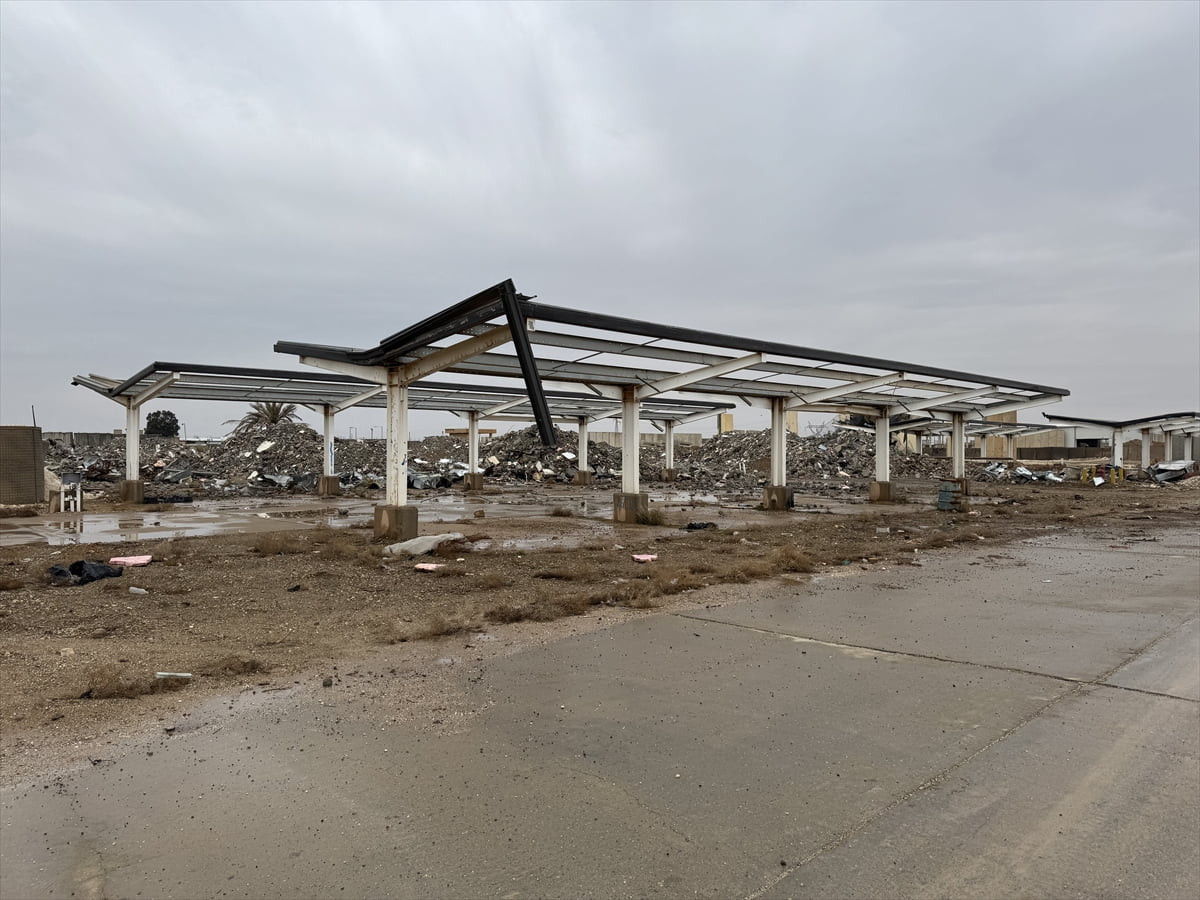 Suriye'de Fırat Nehri'nin doğusundaki Deyrizor ilinde ayaklanan aşiretler ile Fırat'ın batısından...