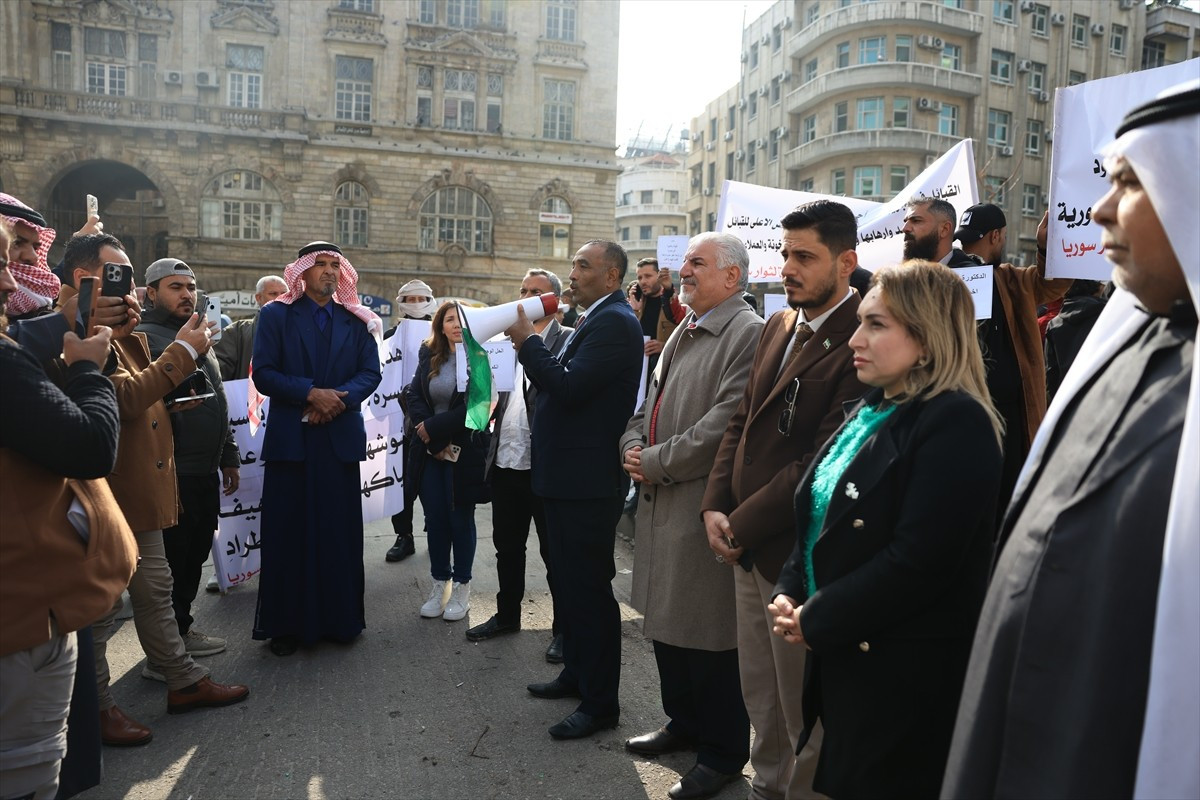 Suriye'de SDG adını kullanan terör örgütü PKK/YPG, başkent Şam'da halk tarafından protesto edildi....