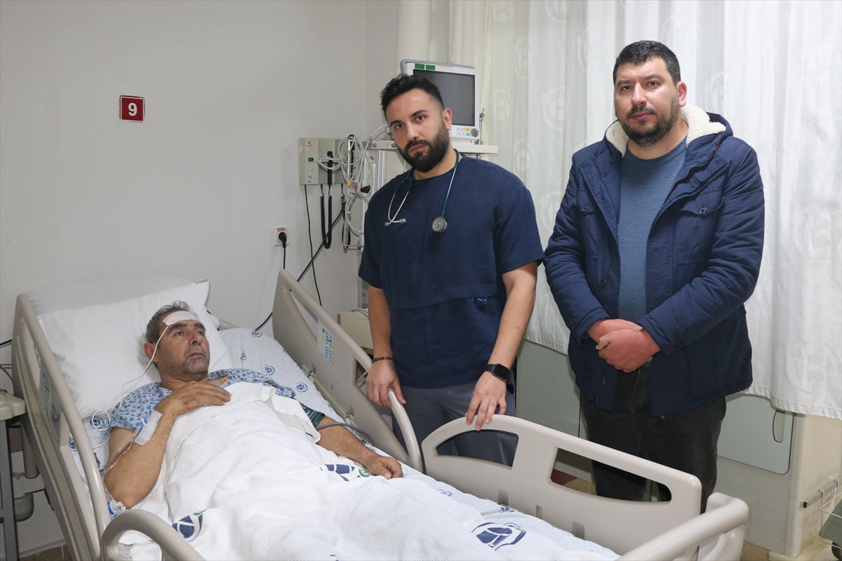 Suriye'de yedikleri son kullanma tarihi geçmiş humus konservesinden zehirlenmeleri nedeniyle ölen...