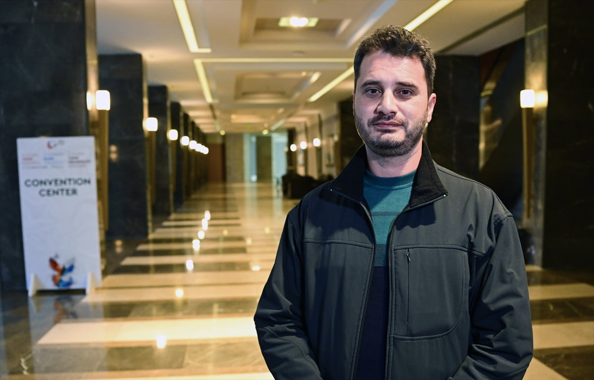 Suriye'deki bir hastanenin yanık kliniği ve plastik cerrahisi ünitesi sorumlusu doktor Tarık...