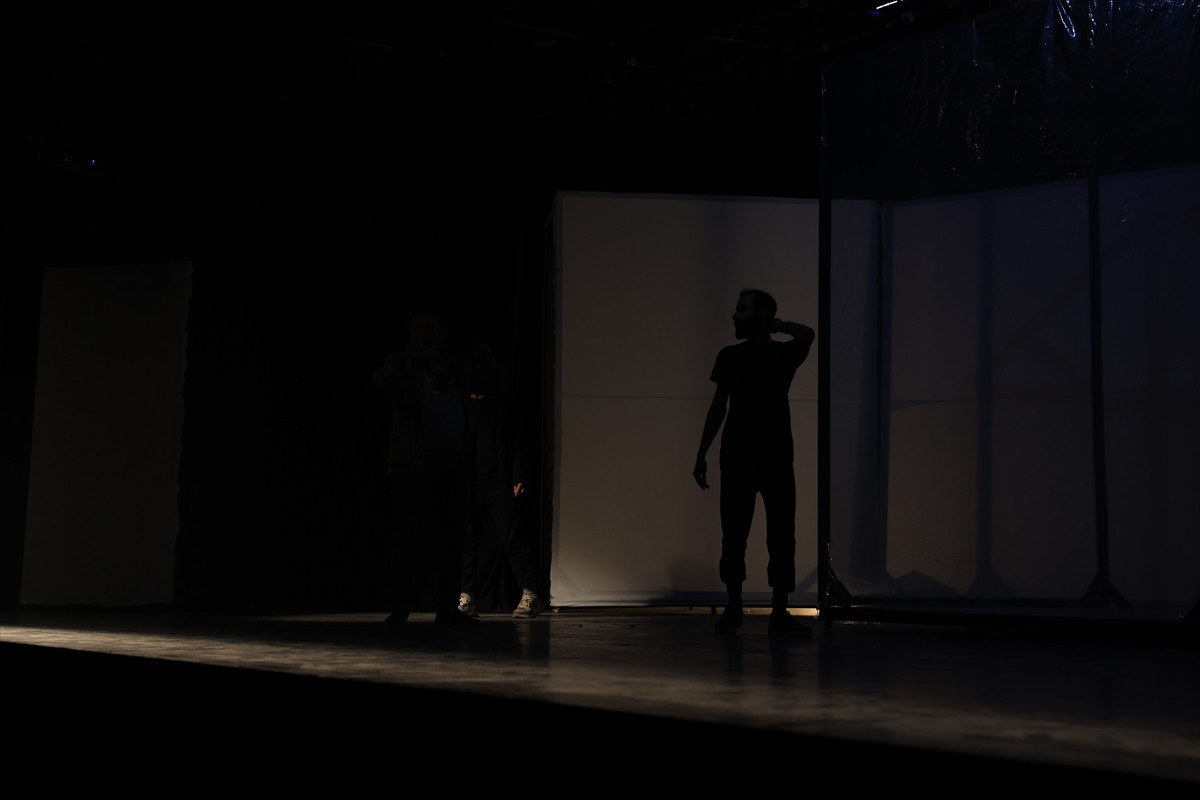 Suriye'nin başkenti Şam'da, devrik rejim döneminde hapishanelerde akıbeti bilinmeyen on binlerce...