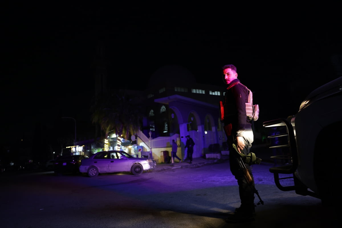 Suriye'nin başkenti Şam'da, Mezze Askeri Havaalanı çevresine roket saldırısı düzenlendi. Saldırı...