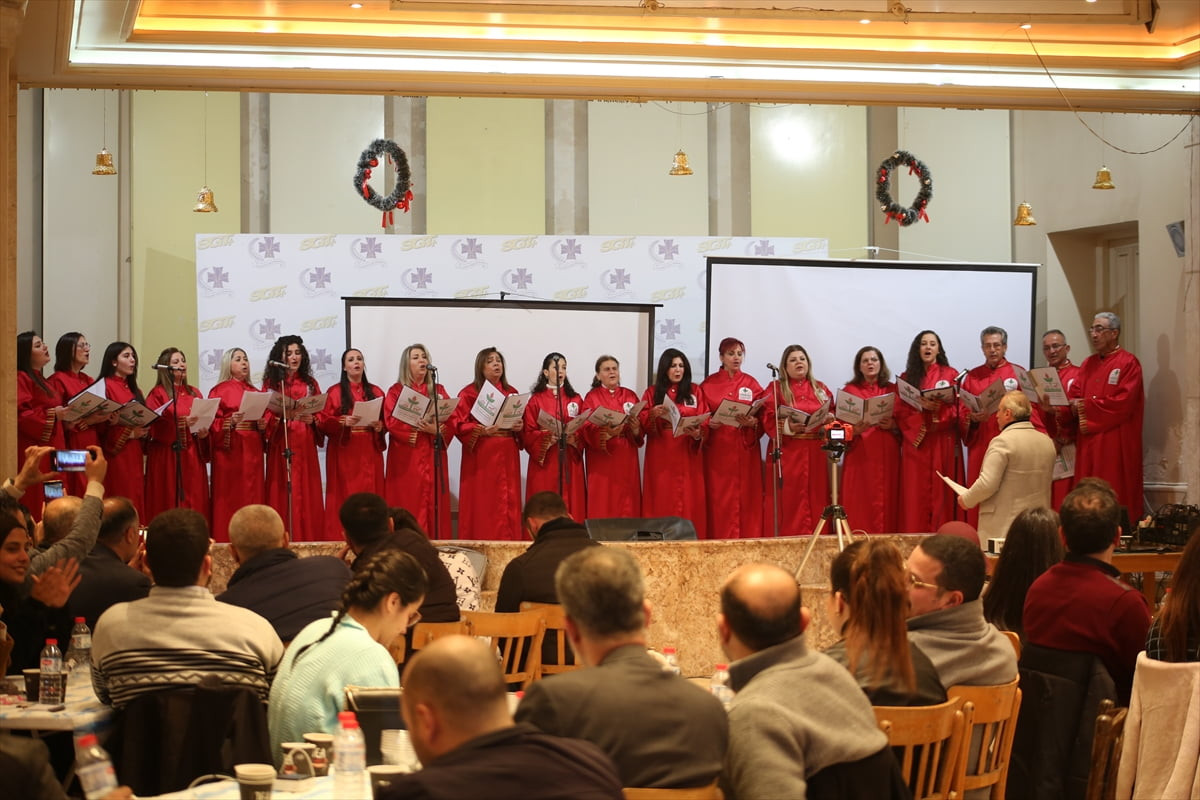 Suriye'nin Halep kentinde faaliyet gösteren "Suriye-Suriye Diyaloğu" girişimi, düzenlediği iftar...