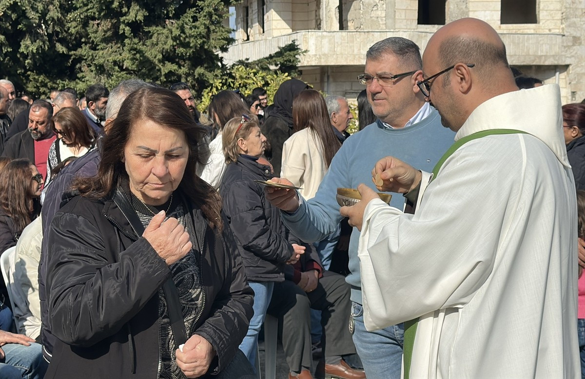 Suriye'nin kuzeybatısındaki İdlib ilinde Hristiyan topluluğa mensup aileler, 14 yıl aradan sonra...