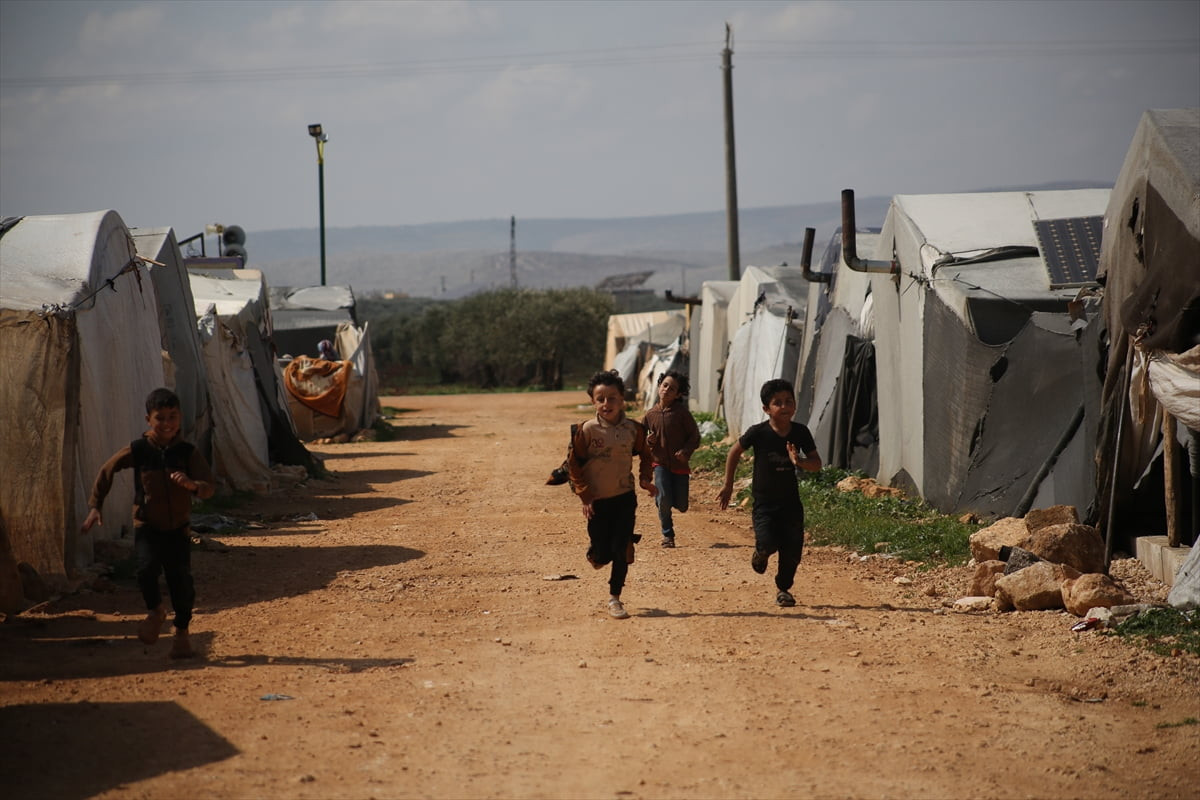 Suriye'nin kuzeybatısındaki İdlib'de kamplarda yaşayan yerinden edilmiş siviller, artan hayat...