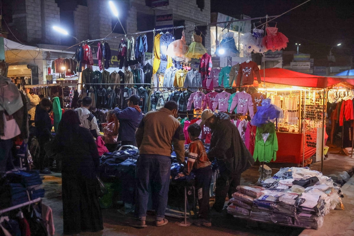 Suriye'nin Rakka kentinde halk, uzun yıllar terör örgütlerinin gölgesinde geçen bayramların...