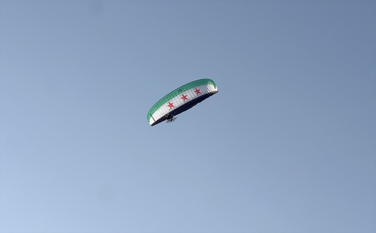 Suriye’de halk, 61 yıllık Baas rejiminin devrilmesinin birinci yıl dönümünü çeşitli etkinliklerle...