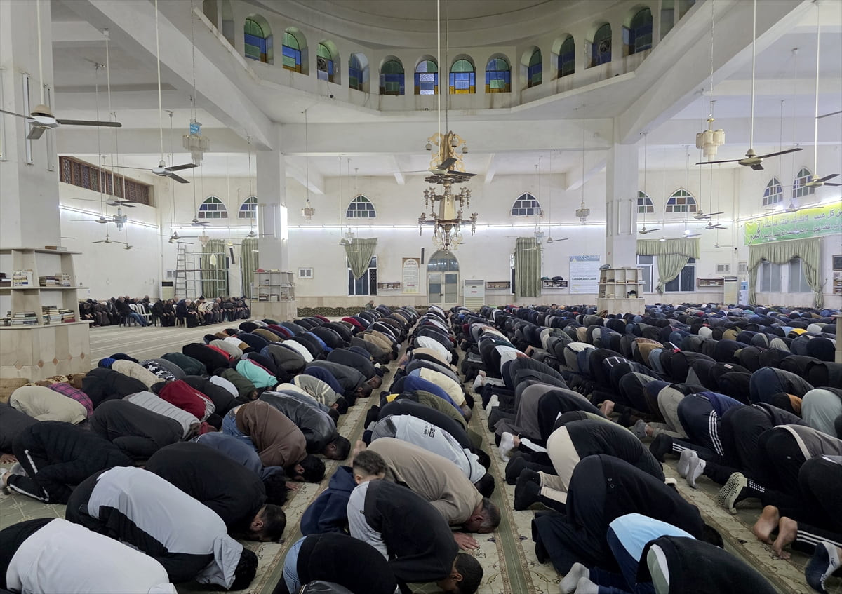 Suriye’de terör örgütü YPG’den alınan Deyrizor ilinde ramazan ayının ilk teravih namazı kılındı....