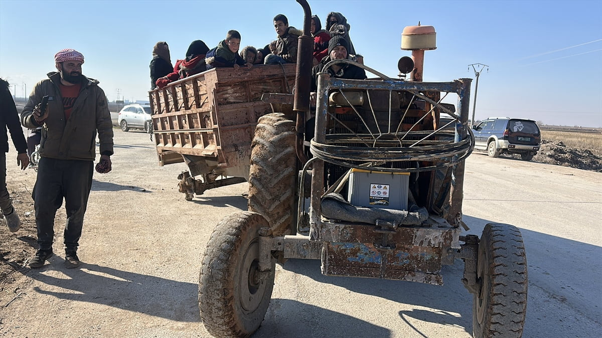 Suriye’de terör örgütünün işgali altındaki Deyr Hafir’den patika yolları kullanarak kaçmaya...