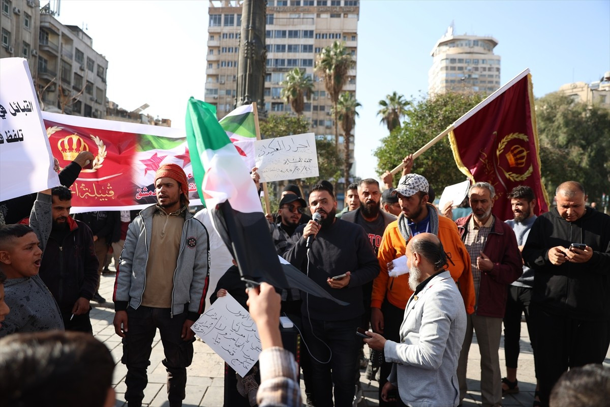 Suriye’nin başkenti Şam'da siviller SDG adını kullanan terör örgütü PKK/YPG karşıtı gösteri...