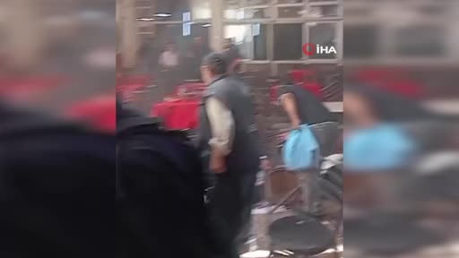 - Suriye’nin başkenti Şam’da Adalet Sarayı yakınındaki bir kafede patlama meydana geldi.