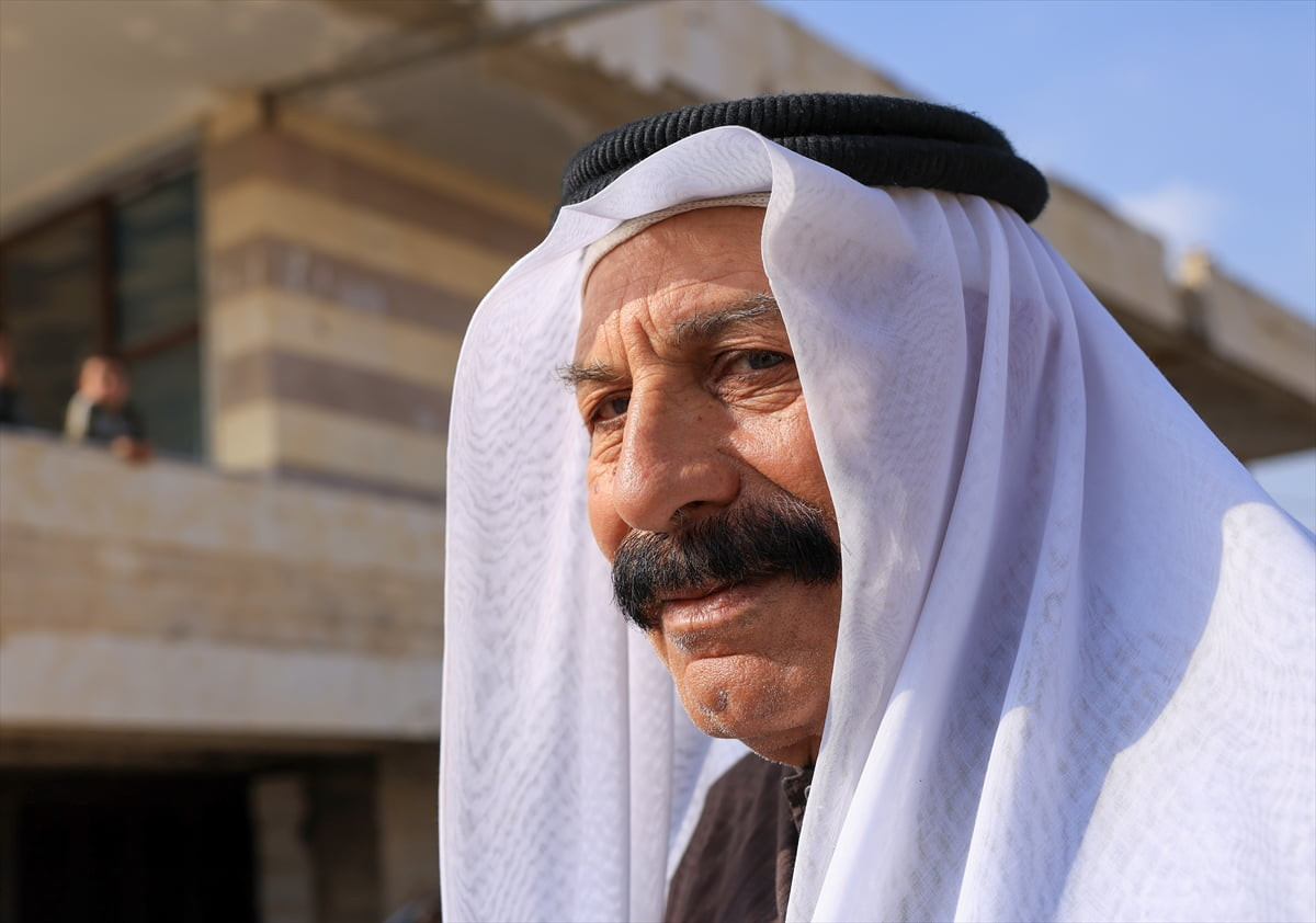 Suriye’nin güneyindeki Kuneytra’da daha önce çocuklarını Esed rejiminin hapishanelerinde kaybeden...