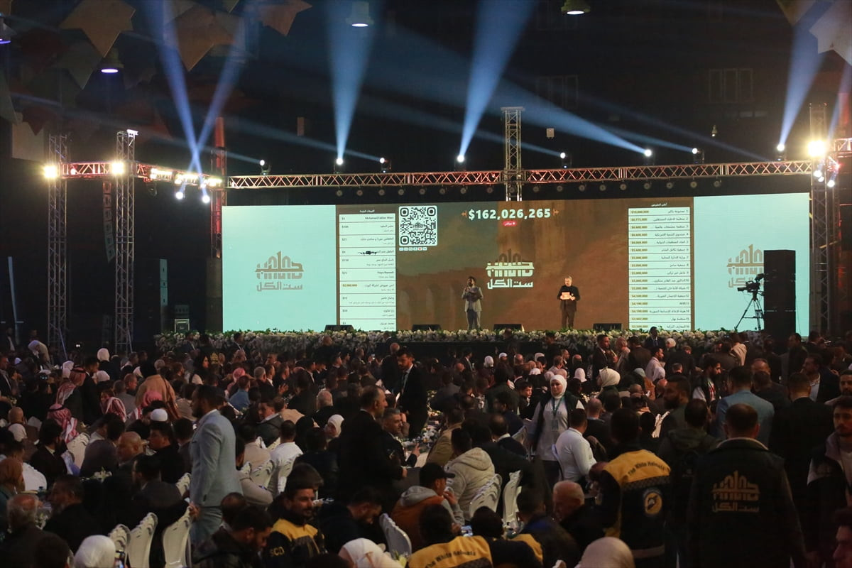 Suriye’nin Halep ilinde yeniden imar çalışmaları için Halep Valiliği himayesinde düzenlenen bağış...