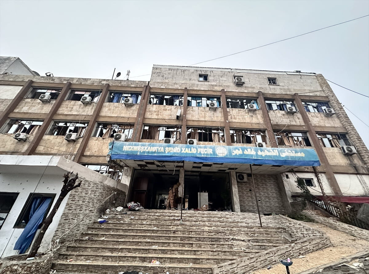 Suriye’nin Halep kentinin Şeyh Maksud Mahallesi'nde ordu ile çatışan terör örgütü YPG/SDG’nin...