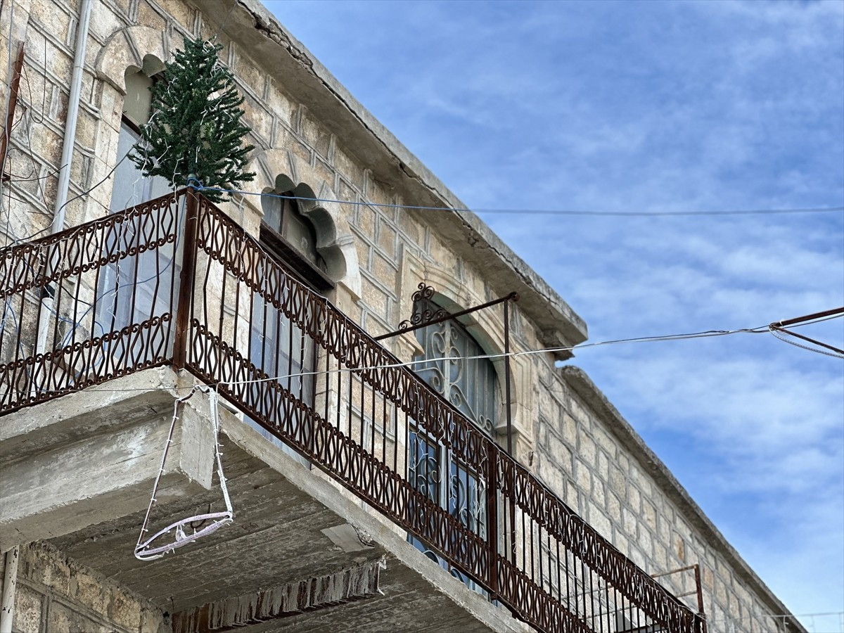 Suriye’nin İdlib ilinde yaşayan Hristiyanlar, 14 yıl süren iç savaş ve zorunlu göçün ardından ilk...