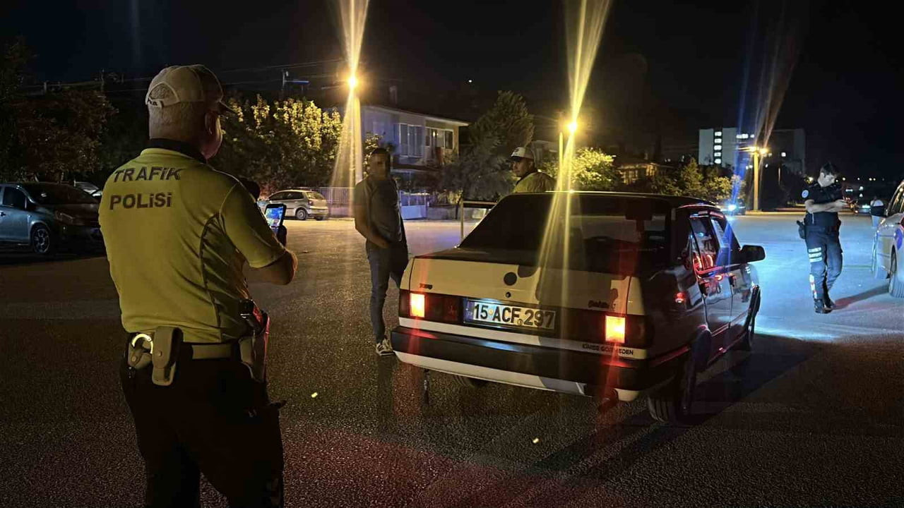 SÜRÜCÜLERE İSE TOPLAM 32 BİN LİRA İDARİ PARA CEZASI UYGULANDI.