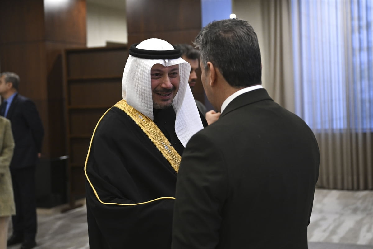 Suudi Arabistan'ın Ankara Büyükelçiliği tarafından başkentte iftar verildi. İftara Suudi...