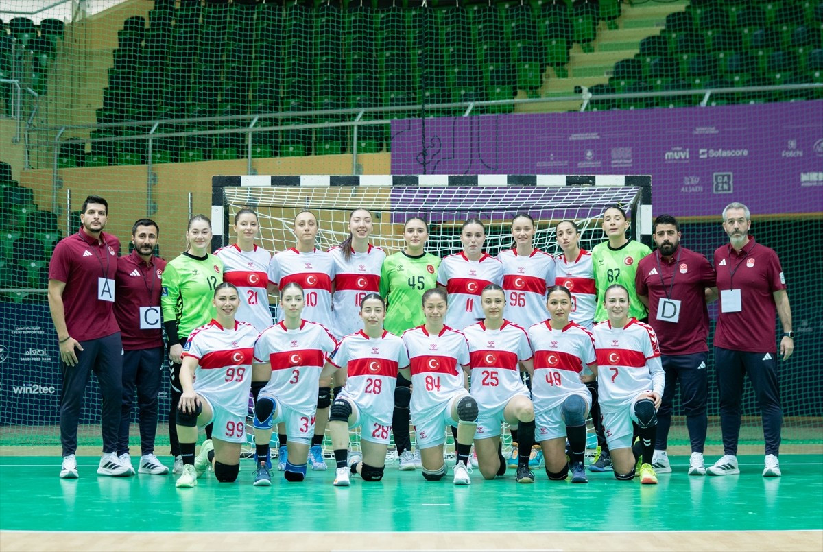 Suudi Arabistan'ın başkenti Riyad'da düzenlenen 6. İslami Dayanışma Oyunları'nda A Milli Kadın...