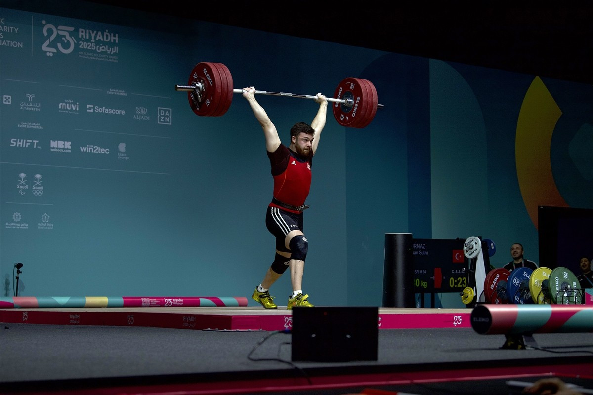 Suudi Arabistan'ın başkenti Riyad'da düzenlenen 6. İslami Dayanışma Oyunları'nda Türkiye, halter...