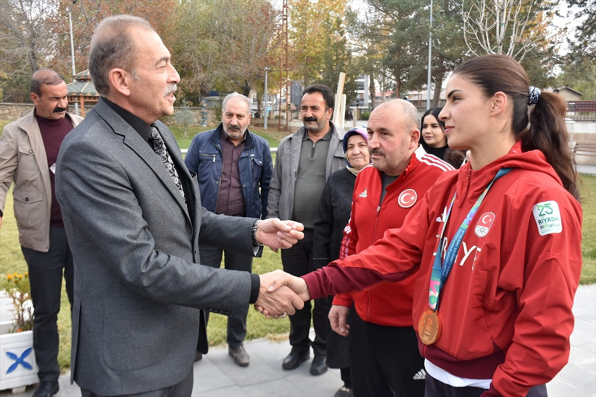 Suudi Arabistan'ın Riyad kentinde düzenlenen 6. İslami Dayanışma Oyunları'nda altın madalya...