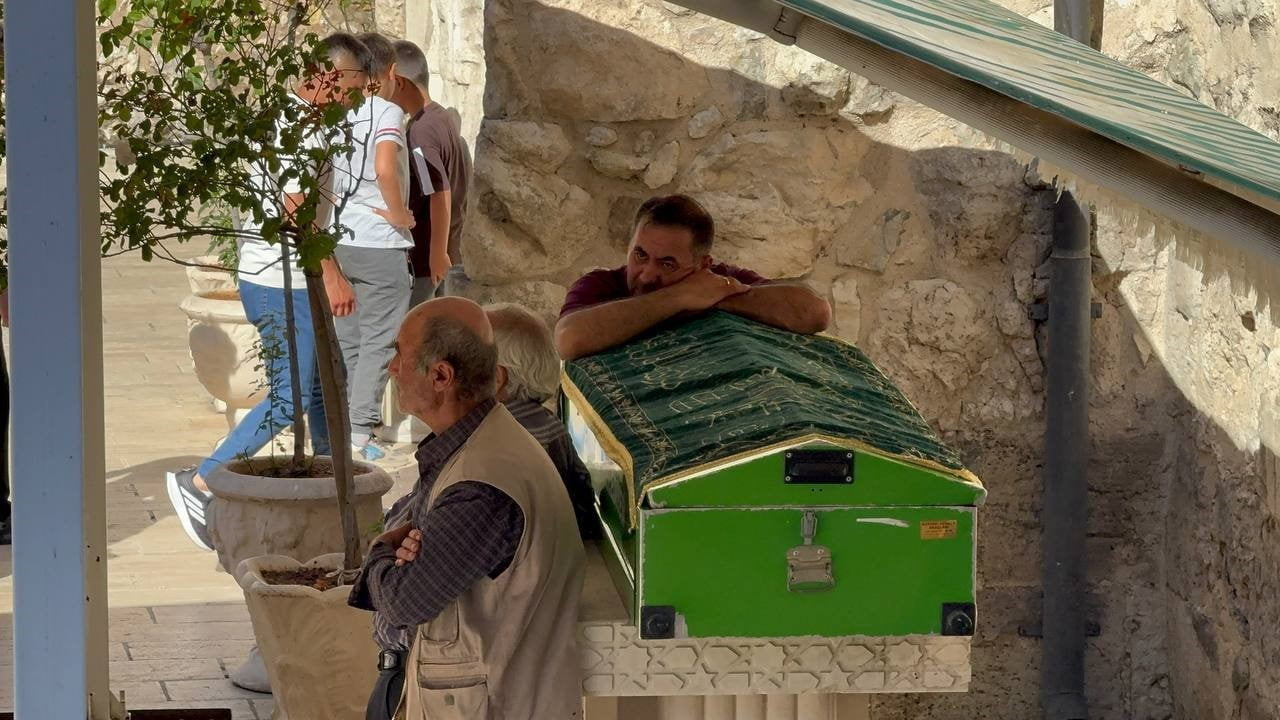 TABUTU BAŞINDAKİ BABA OSMAN ERDOĞAN