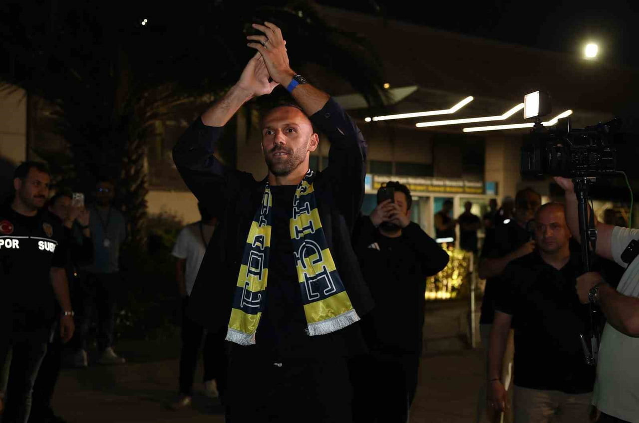TAKIMIN BAŞINA İSMAİL KARTAL'IN GETİRİLMESİNİN ARDINDAN TRANSFERE DE HIZ VEREN FENERBAHÇE, ANLAŞMA...
