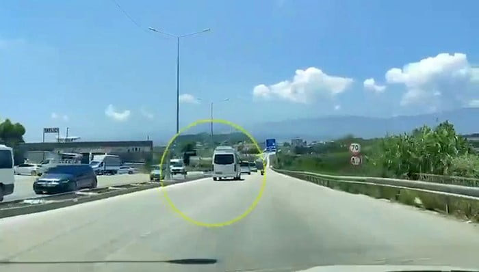 TAKİP EDİLEN ARAÇTA KAÇAK GÖÇMENLER YAKALANDI
