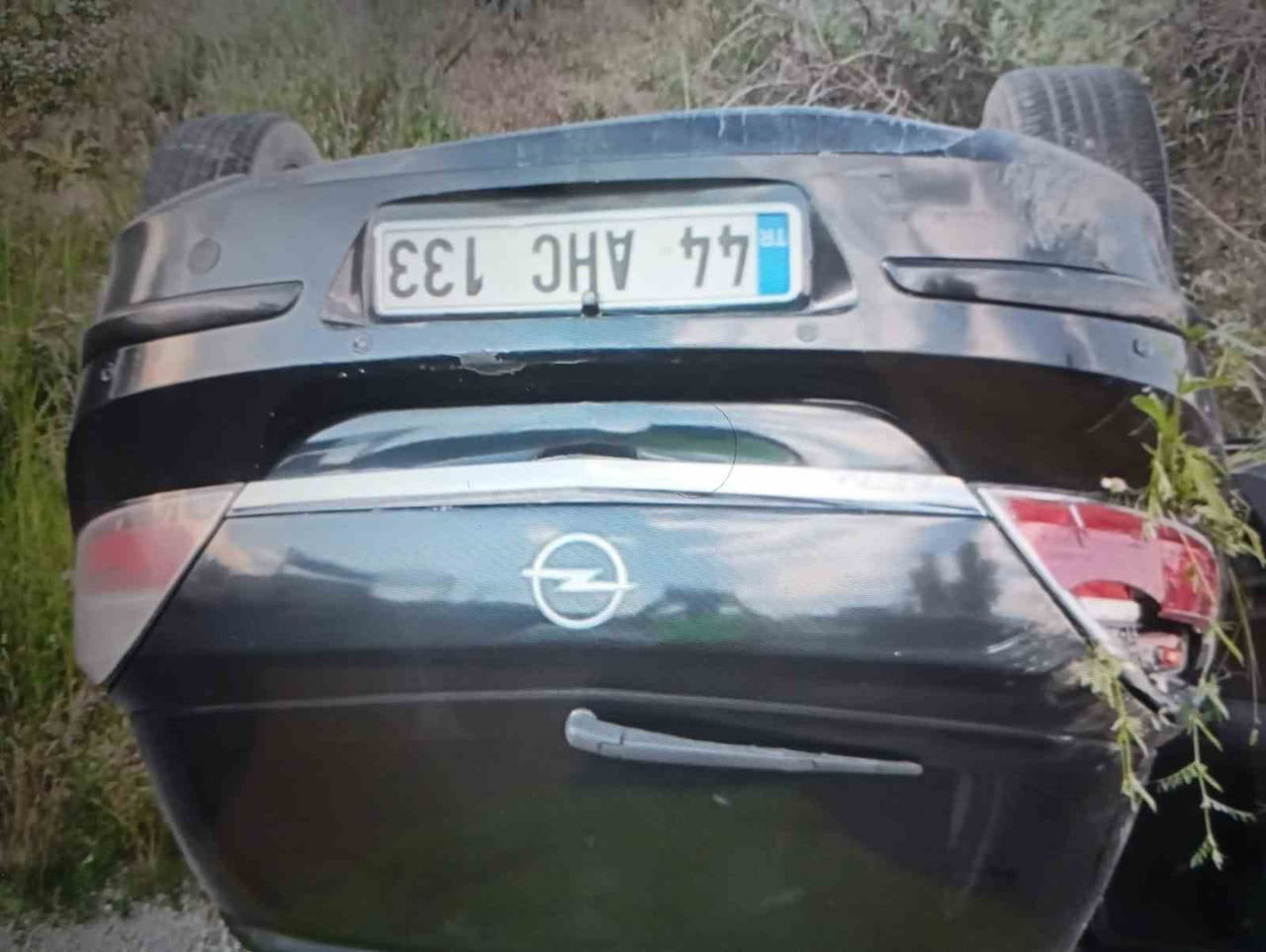 TAKLA ATAN OTOMOBİLİN SÜRÜCÜSÜ YARALANDI