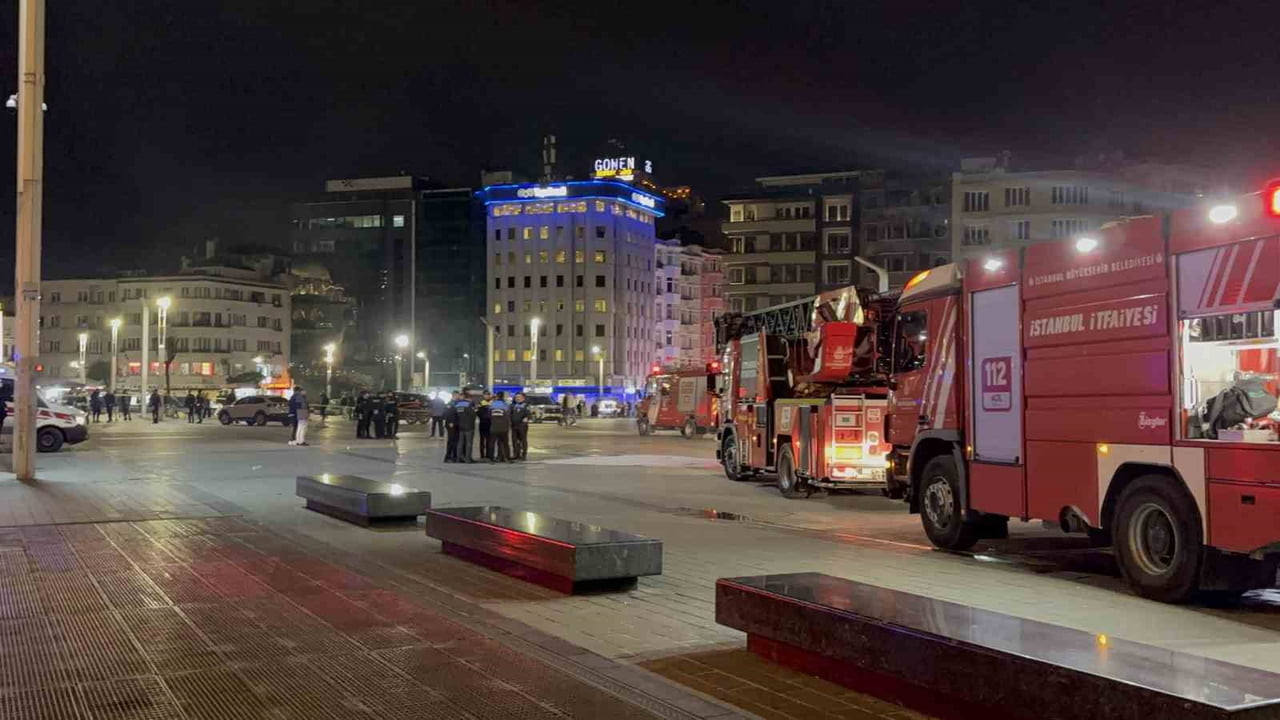 TAKSİM METRO İSTASYONU’NUN ASANSÖRÜNDE BİLİNMEYEN BİR NEDENLE YANGIN ÇIKTI. ALEVLER KISA SÜRELİ...